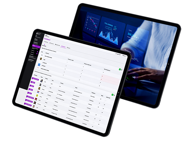 Deux tablettes affichant des interfaces logicielles professionnelles : la tablette en premier plan montre un tableau de bord de gestion de données ou d'utilisateurs, et celle en arrière-plan affiche des graphiques d'analyse financière ou de ventes.